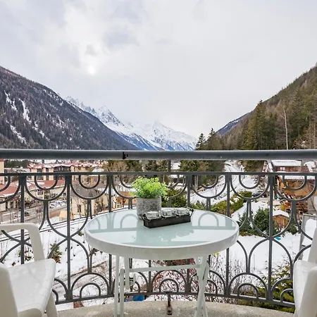 2br Close To Lift With Mt Blanc View 아파트